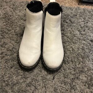 Sorel white Chelsea Ankle Boots